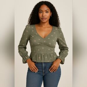 𝅺ARIZONA Jeans Co Green Army Floral V-neck Crop Top size small NWT